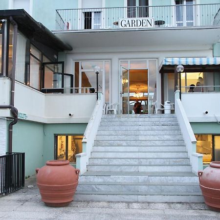 Hotel Garden Cattolica Exterior photo