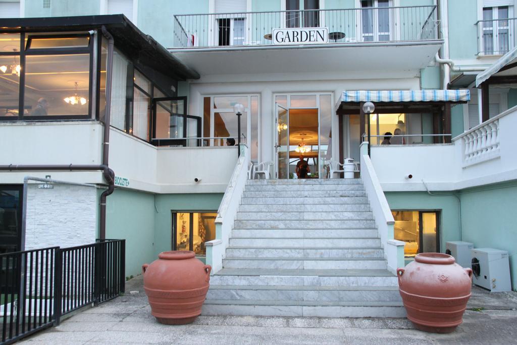 Hotel Garden Cattolica Exterior photo