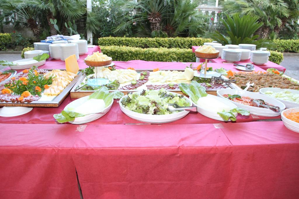Hotel Garden Cattolica Exterior photo