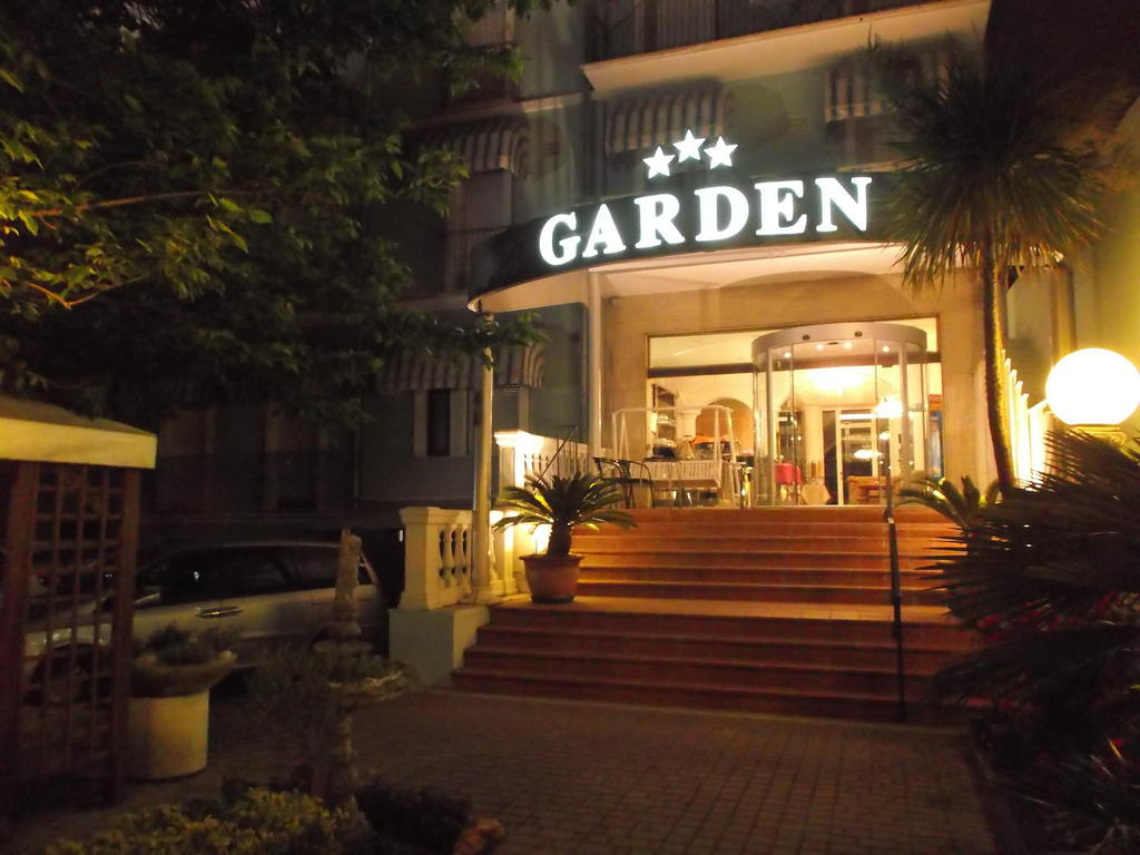 Hotel Garden Cattolica Exterior photo