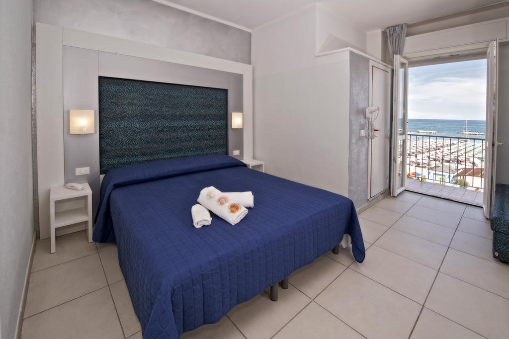 Hotel Garden Cattolica Exterior photo