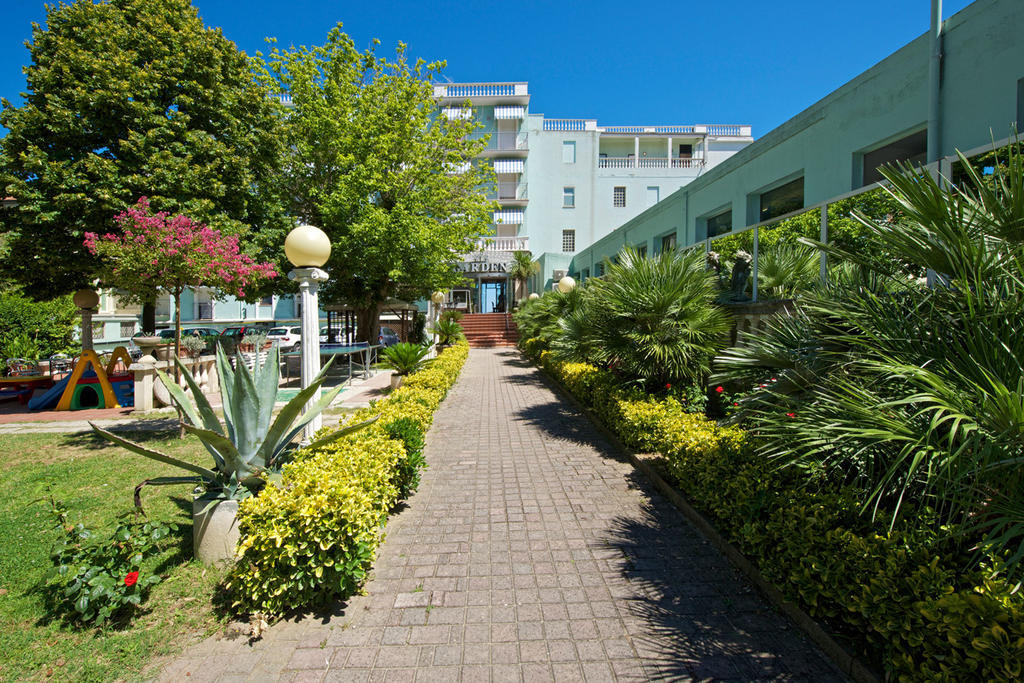 Hotel Garden Cattolica Exterior photo