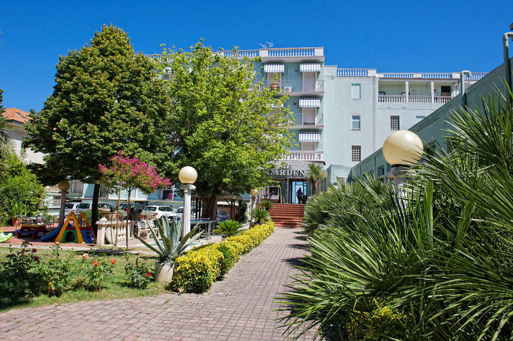 Hotel Garden Cattolica Exterior photo